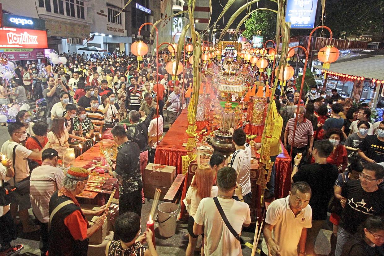 Devotees pay homage to the Jade Emperor in Weld Quay, Penang